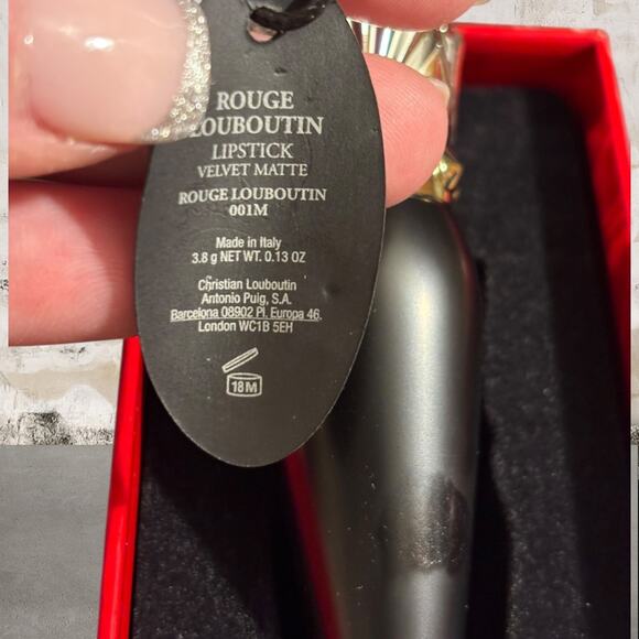 Christian Louboutin Black and Gold Lipstick - Picture 4 of 6